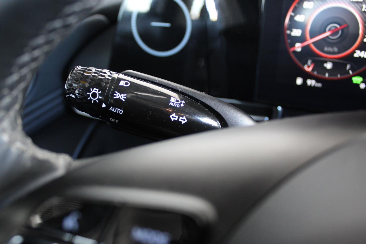 2023 Hyundai Elantra Hybrid Luxury / 1-Owner/ Fully certified/ Photo