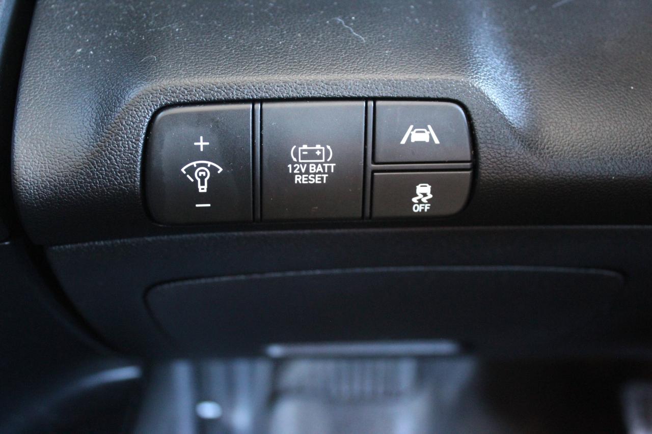 2023 Hyundai Elantra Hybrid Luxury / 1-Owner/ Fully certified/ Photo