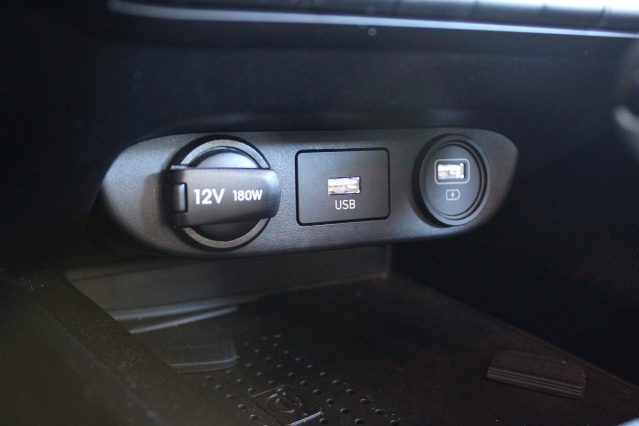 2023 Hyundai Elantra Hybrid Luxury / 1-Owner/ Fully certified/ Photo