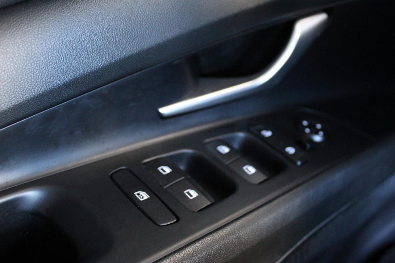 2023 Hyundai Elantra Hybrid Luxury / 1-Owner/ Fully certified/ Photo