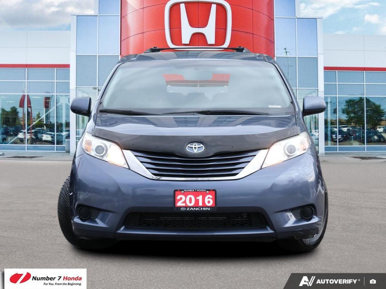 2016 Toyota Sienna LE Photo