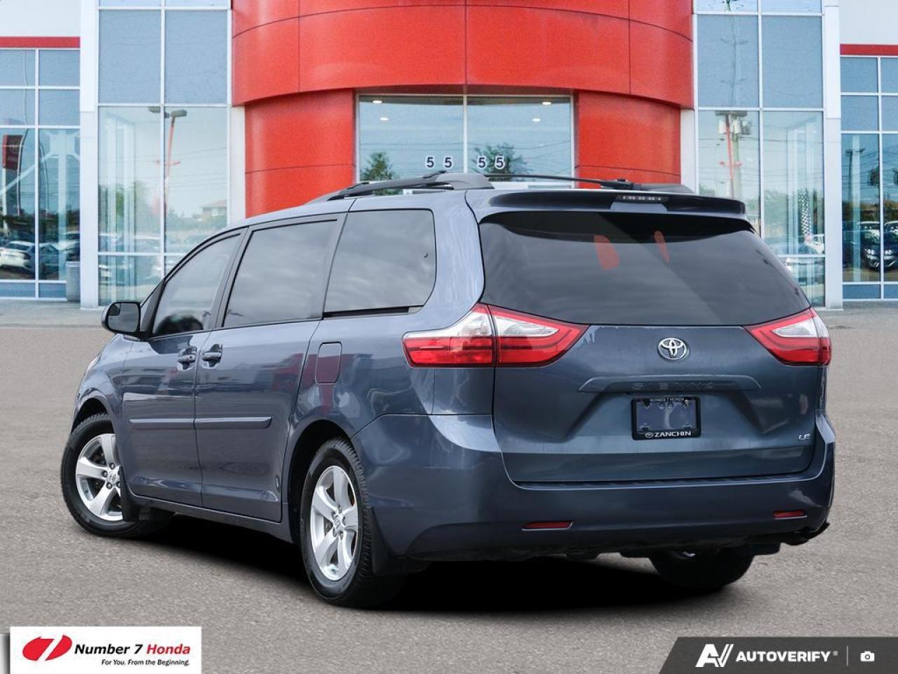 2016 Toyota Sienna LE Photo