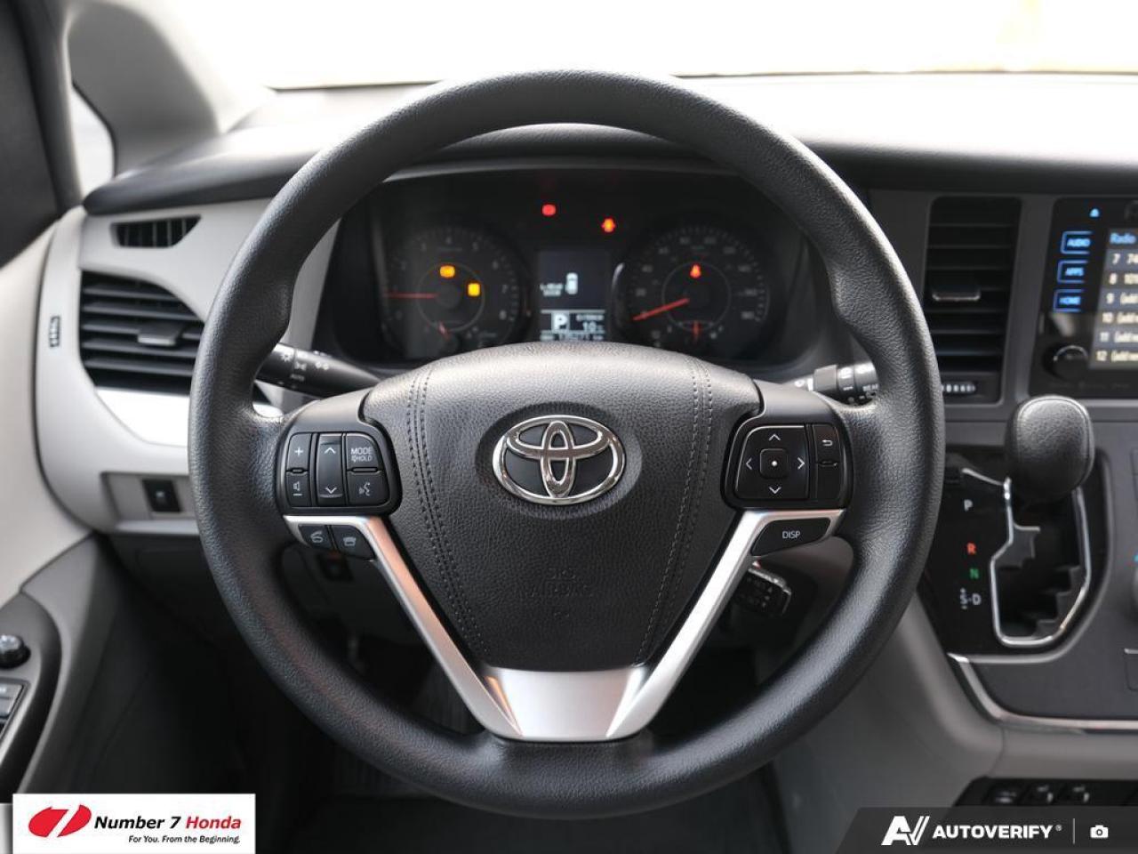 2016 Toyota Sienna LE Photo