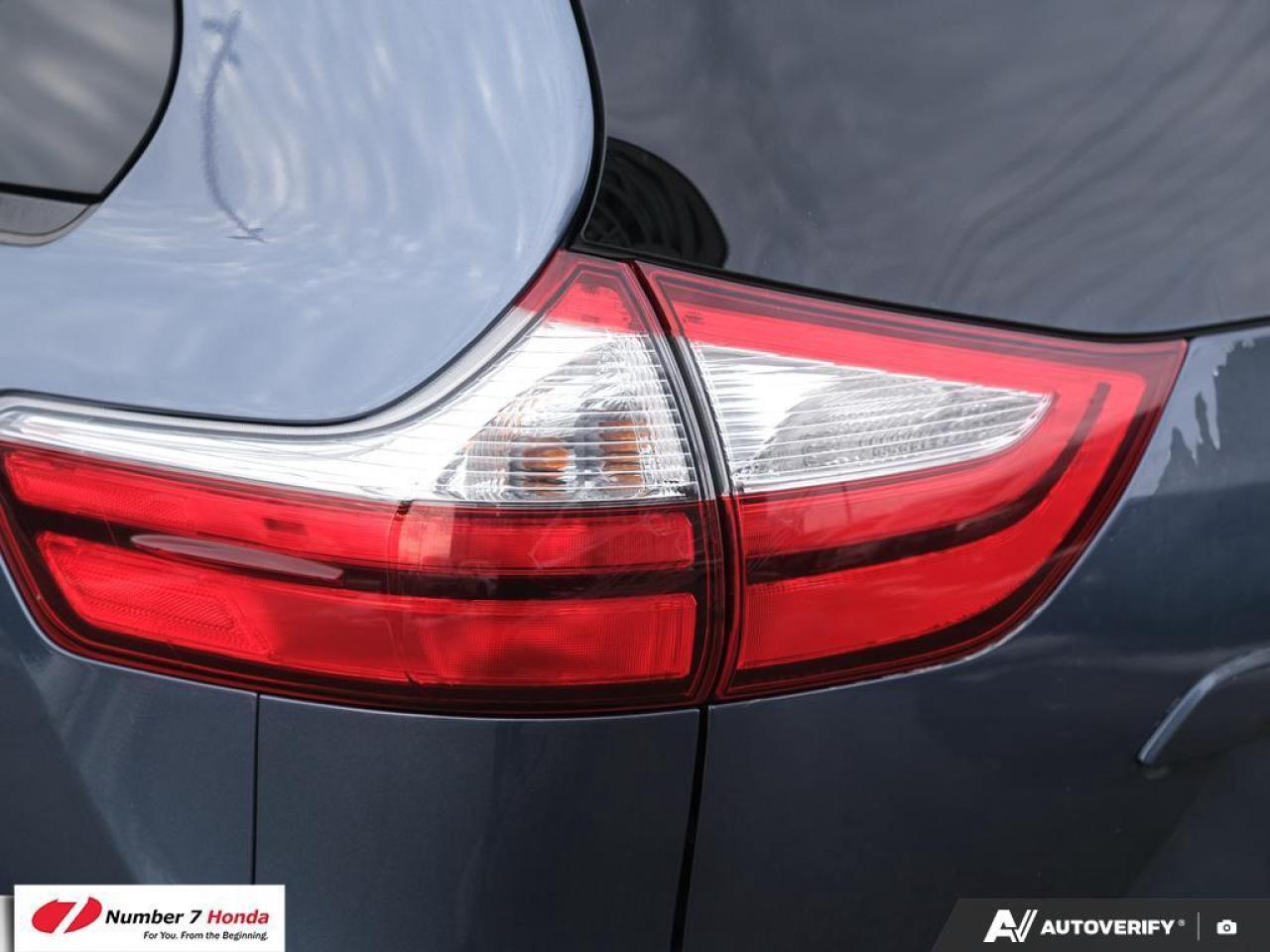 2016 Toyota Sienna LE Photo