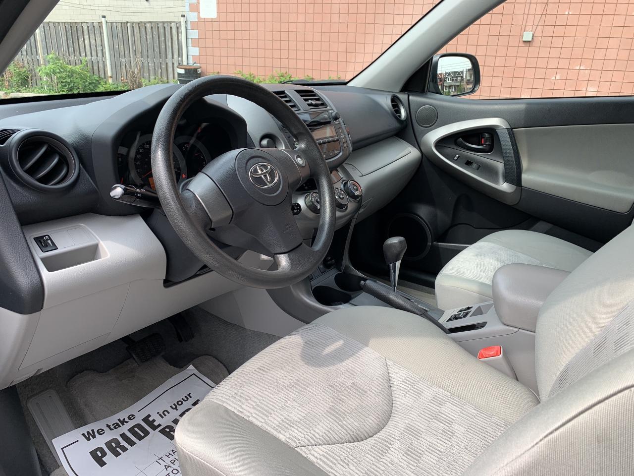 2010 Toyota RAV4 4 DOOR / AUTOMATIC/ ONLY 173418 KMS !!!!!! Photo