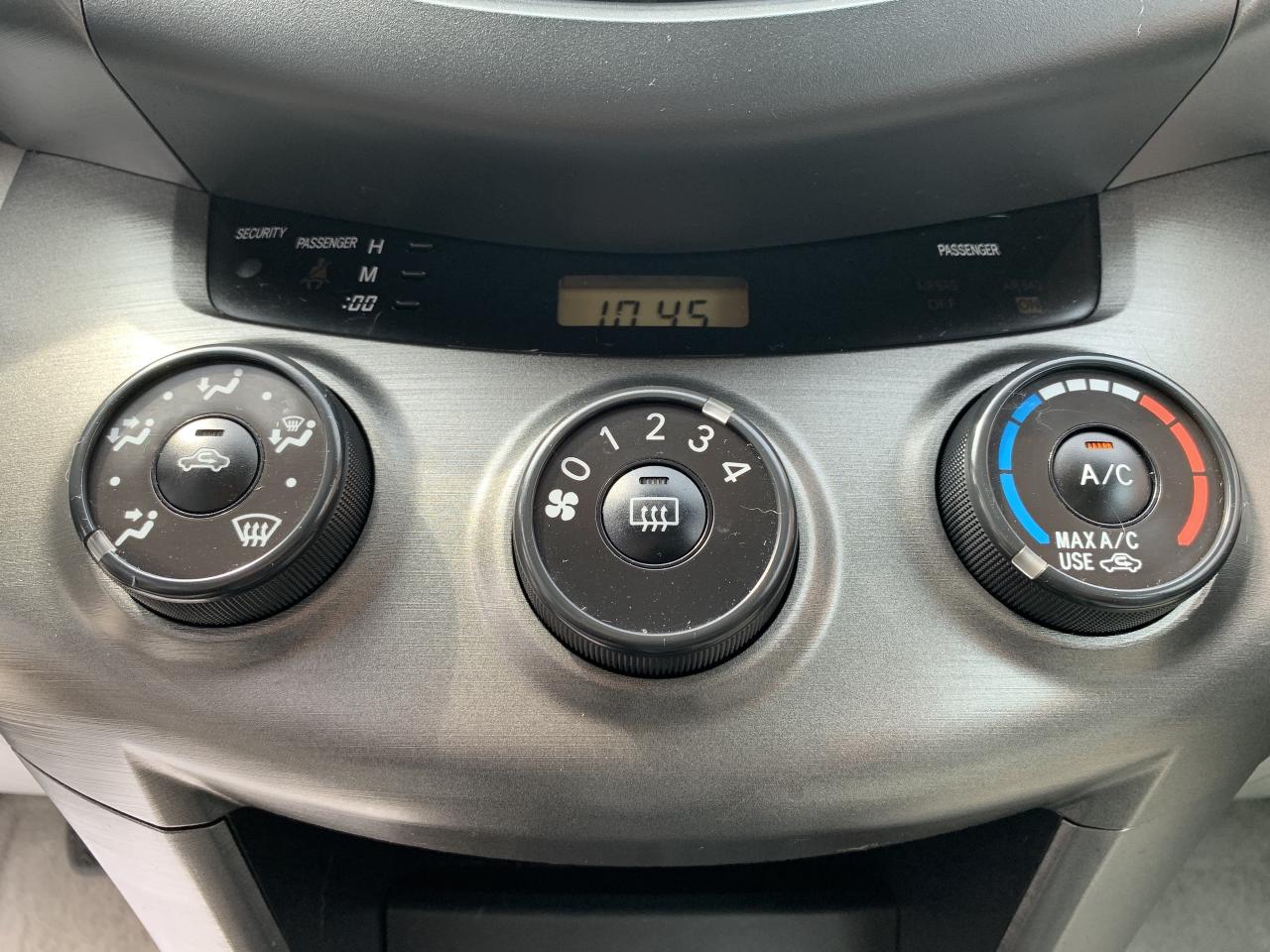 2010 Toyota RAV4 4 DOOR / AUTOMATIC/ ONLY 173418 KMS !!!!!! Photo