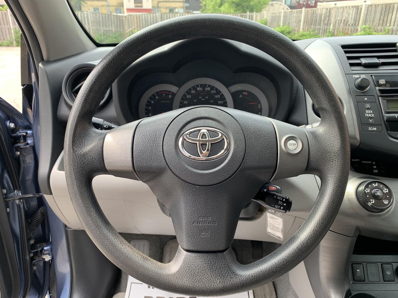 2010 Toyota RAV4 4 DOOR / AUTOMATIC/ ONLY 173418 KMS !!!!!! Photo