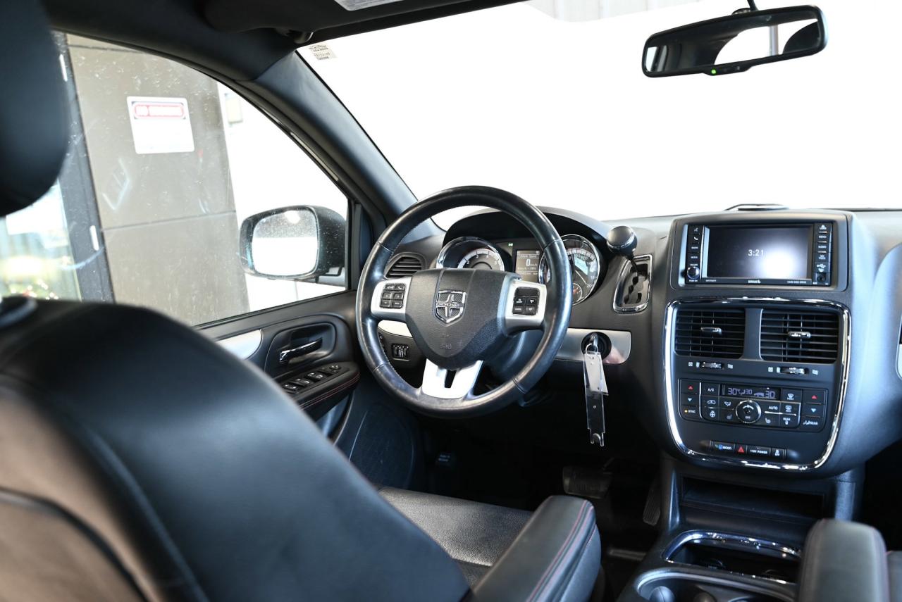 2017 Dodge Grand Caravan GT/ Leather/ Rear heat and A/C/ fully loaded/ 7 Se Photo