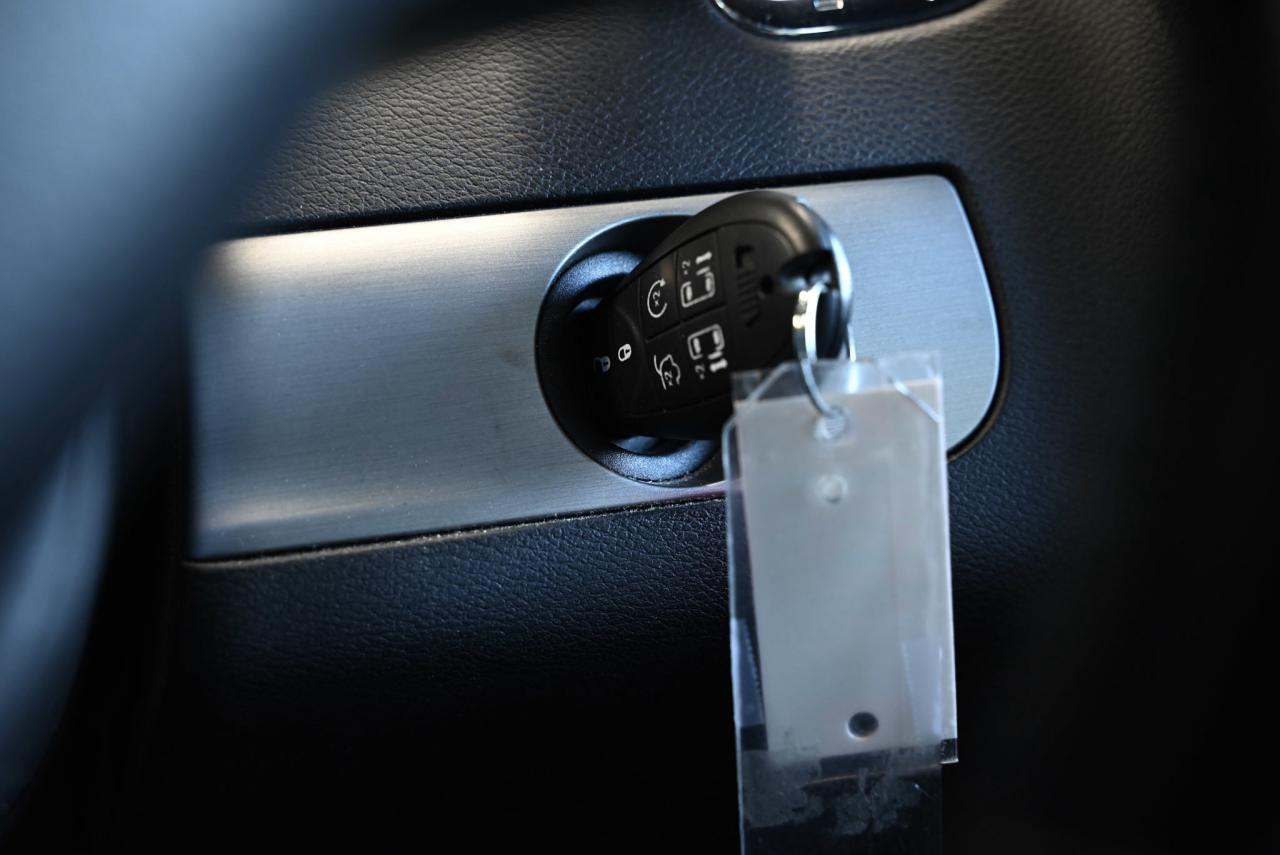 2017 Dodge Grand Caravan GT/ Leather/ Rear heat and A/C/ fully loaded/ 7 Se Photo