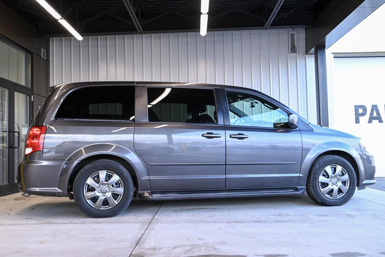 2017 Dodge Grand Caravan GT/ Leather/ Rear heat and A/C/ fully loaded/ 7 Se Photo