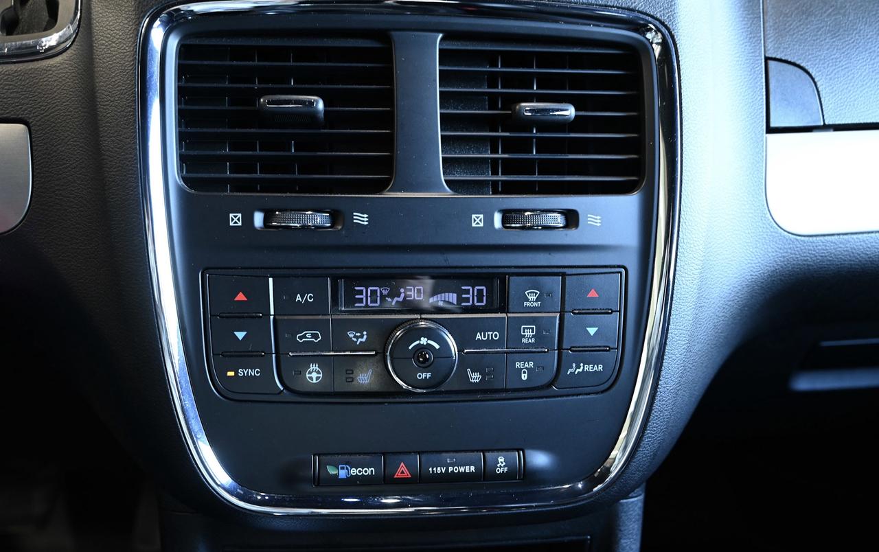 2017 Dodge Grand Caravan GT/ Leather/ Rear heat and A/C/ fully loaded/ 7 Se Photo