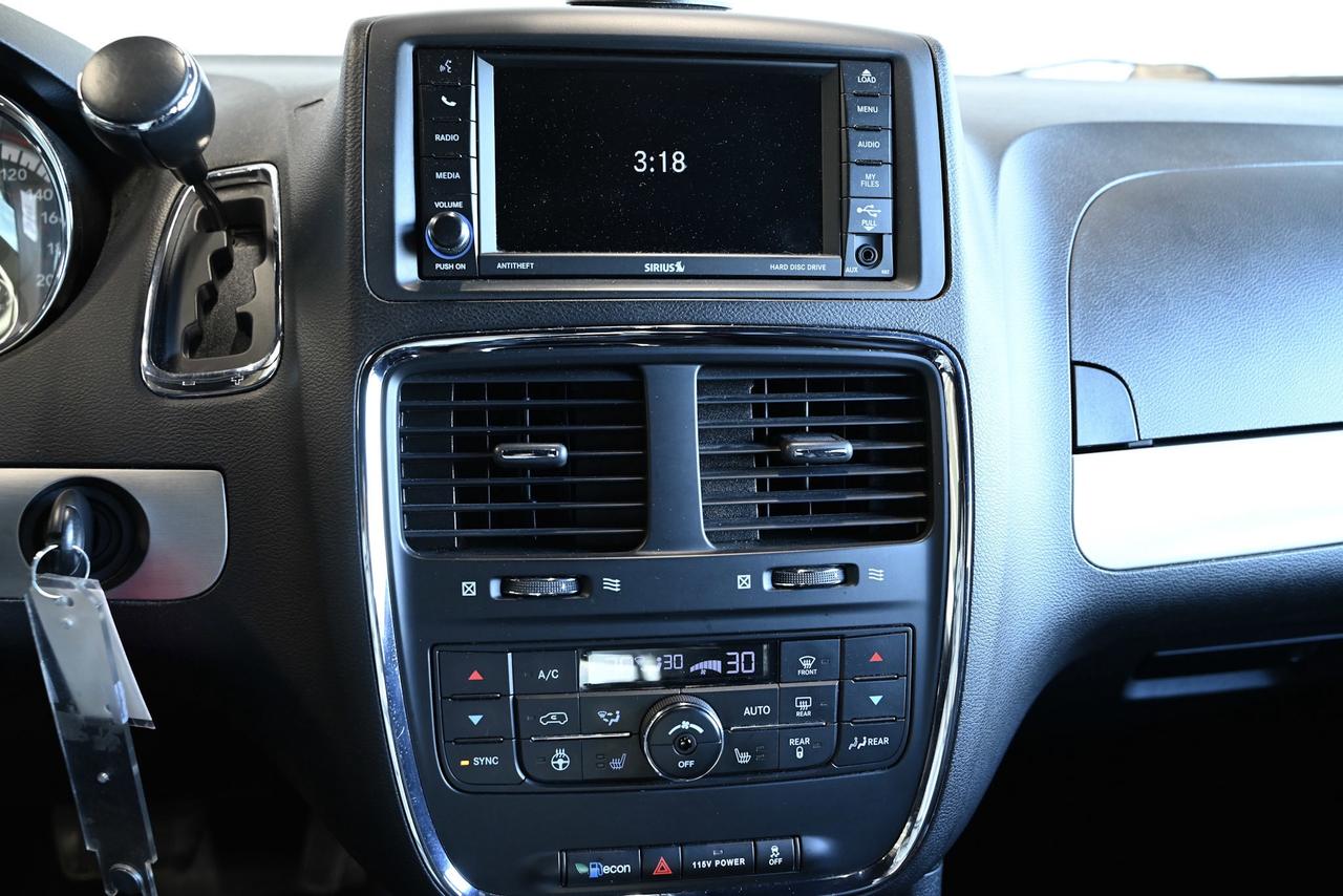 2017 Dodge Grand Caravan GT/ Leather/ Rear heat and A/C/ fully loaded/ 7 Se Photo