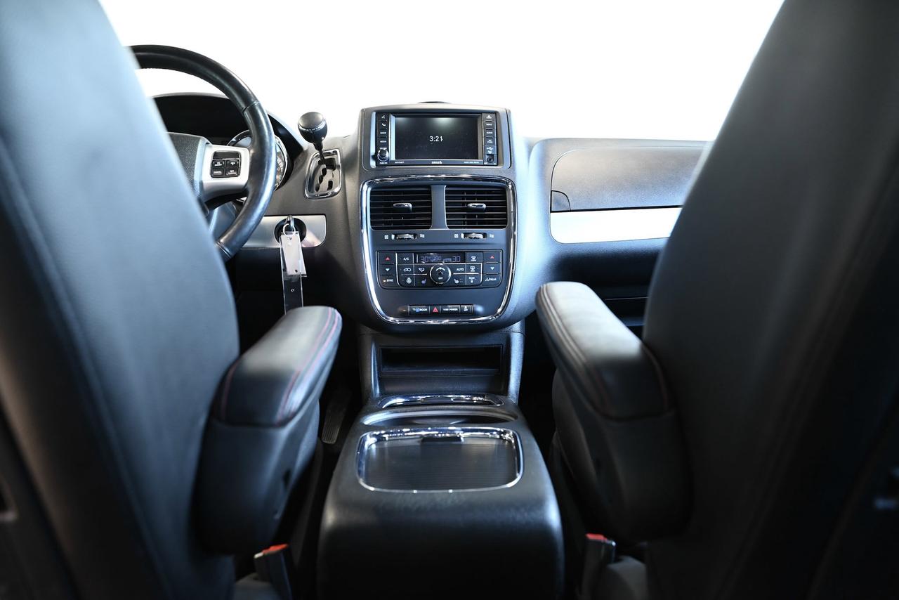 2017 Dodge Grand Caravan GT/ Leather/ Rear heat and A/C/ fully loaded/ 7 Se Photo