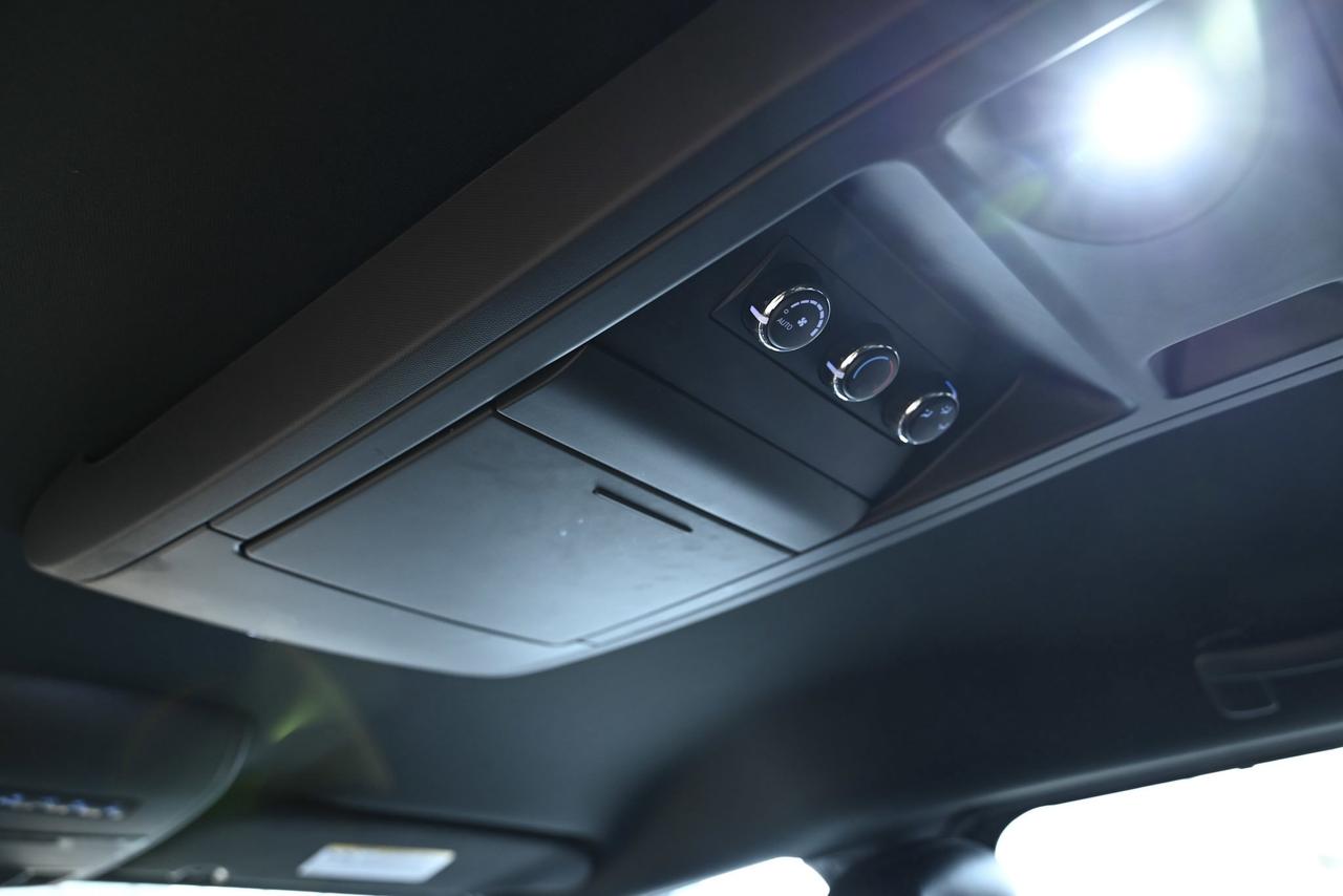 2017 Dodge Grand Caravan GT/ Leather/ Rear heat and A/C/ fully loaded/ 7 Se Photo