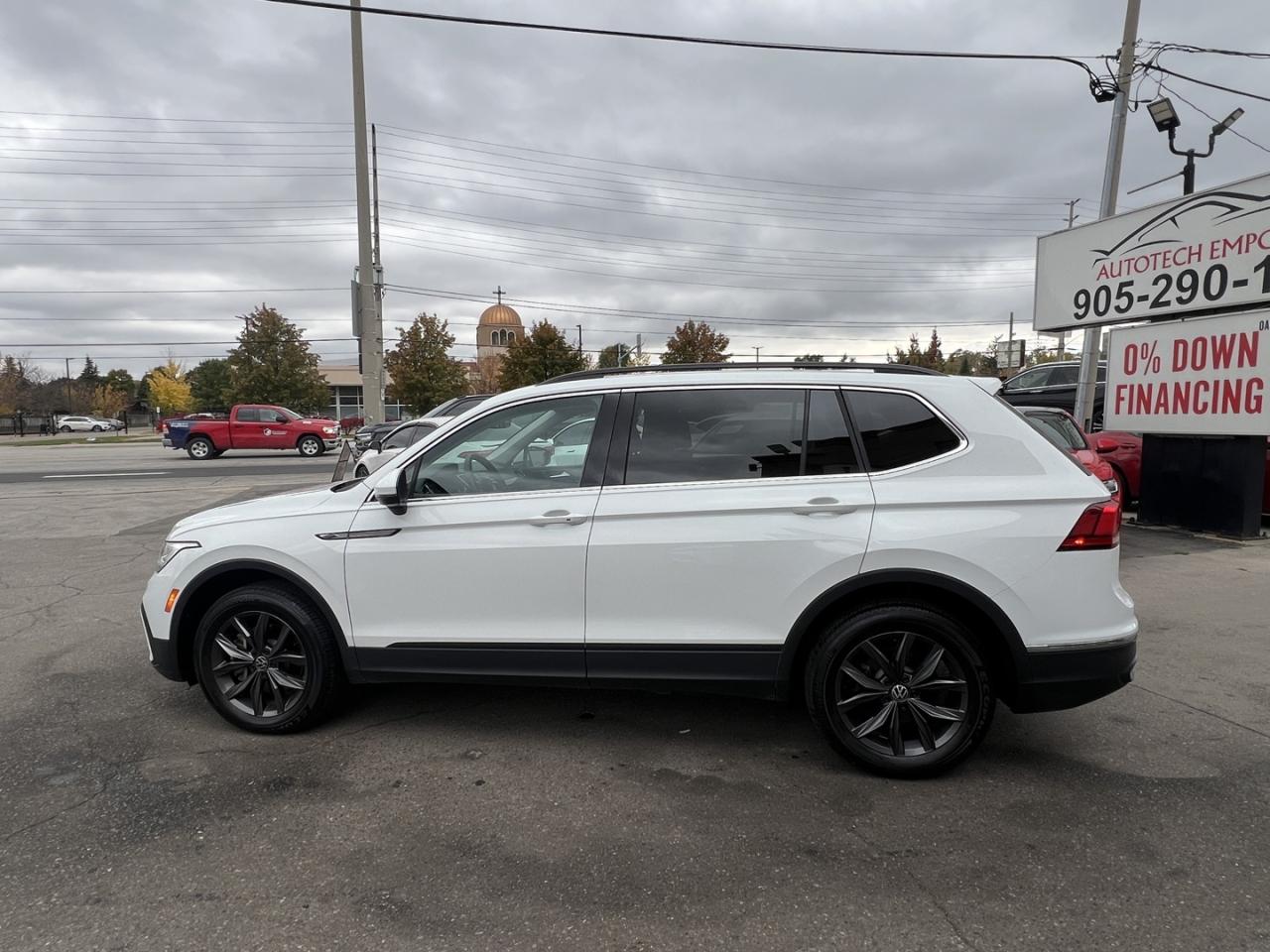 2023 Volkswagen Tiguan Comfortline 4Motion Pearl White   Pano Roof   Leat Photo