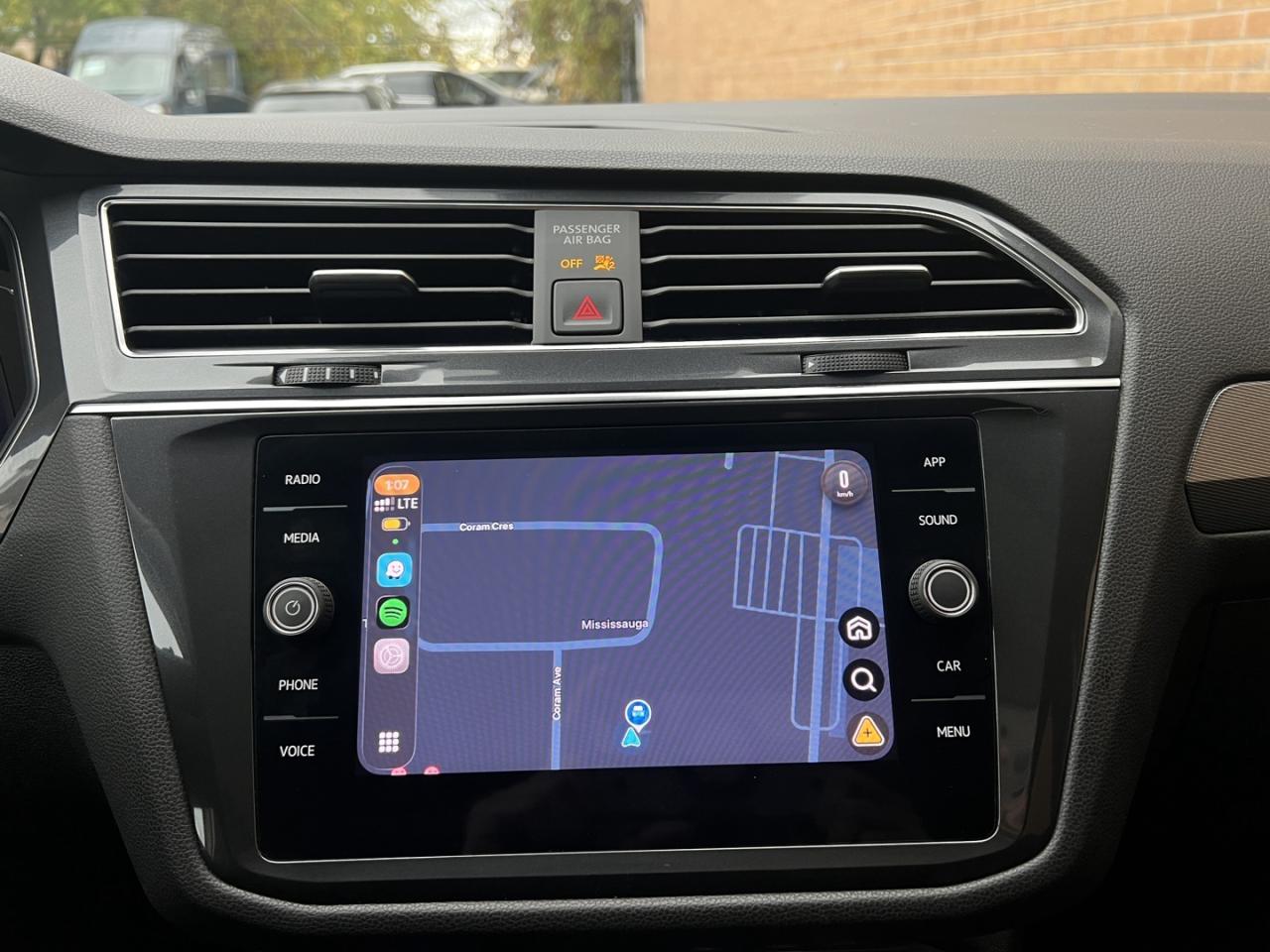 2023 Volkswagen Tiguan Comfortline 4Motion Pearl White   Pano Roof   Leat Photo