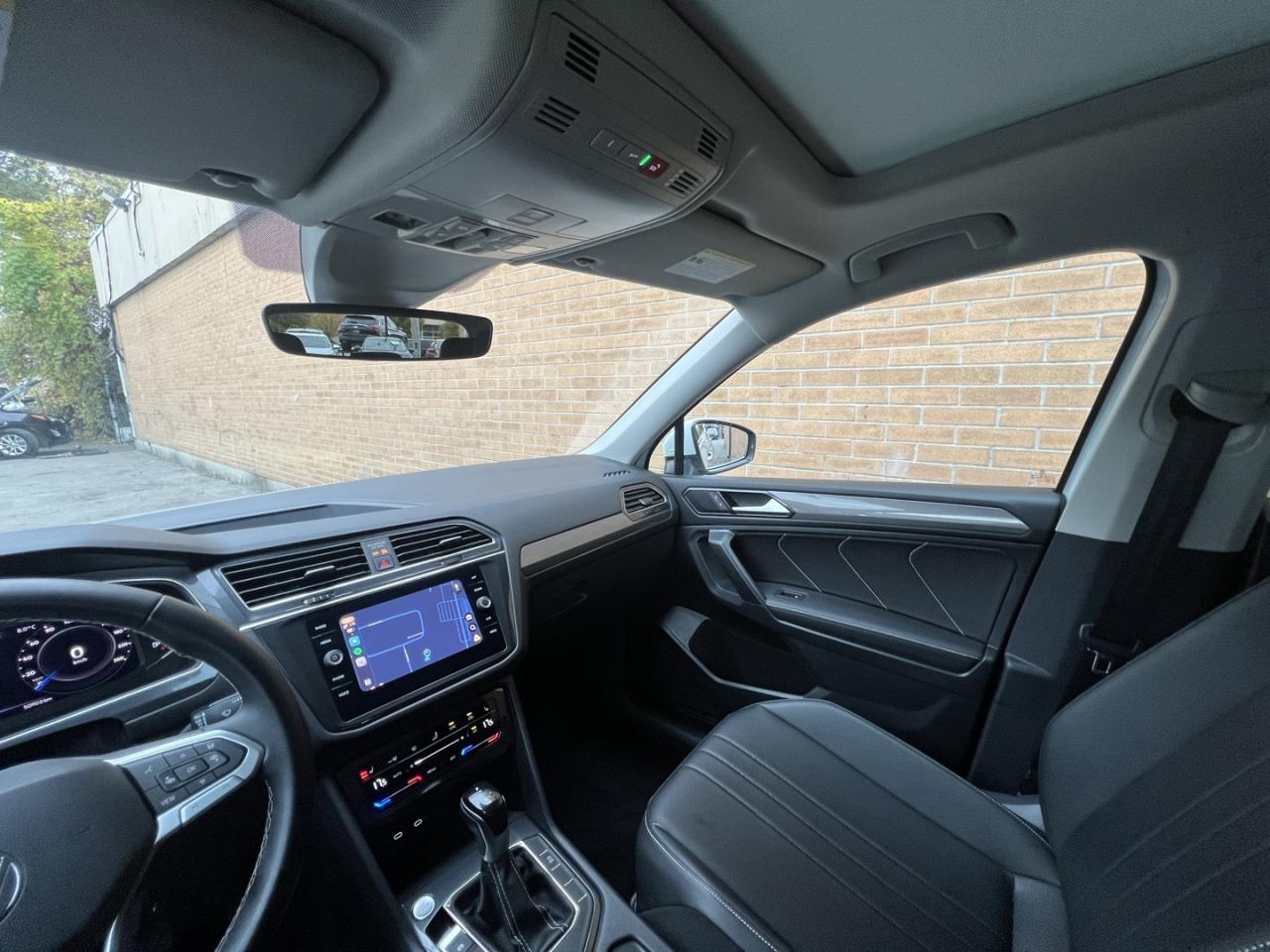 2023 Volkswagen Tiguan Comfortline 4Motion Pearl White   Pano Roof   Leat Photo