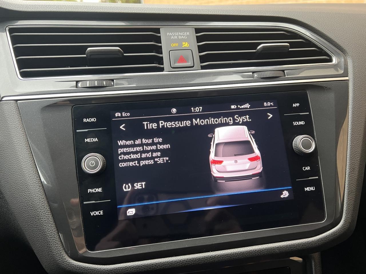 2023 Volkswagen Tiguan Comfortline 4Motion Pearl White   Pano Roof   Leat Photo