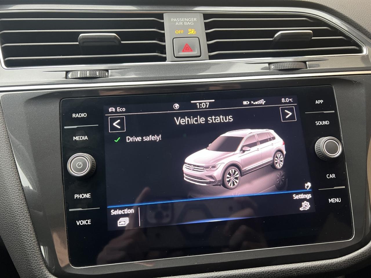 2023 Volkswagen Tiguan Comfortline 4Motion Pearl White   Pano Roof   Leat Photo