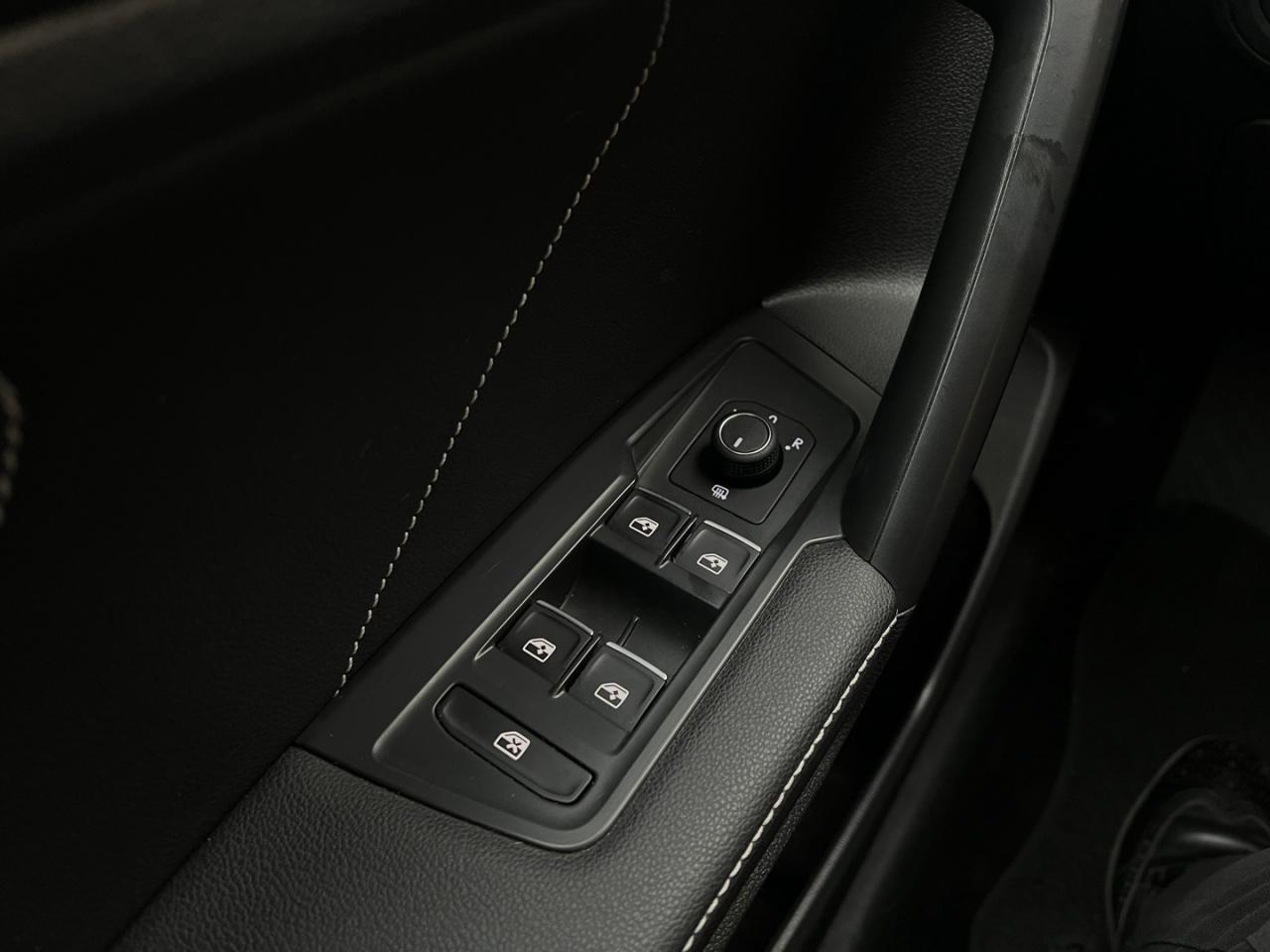 2023 Volkswagen Tiguan Comfortline 4Motion Pearl White   Pano Roof   Leat Photo