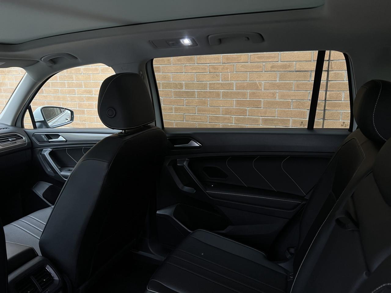 2023 Volkswagen Tiguan Comfortline 4Motion Pearl White   Pano Roof   Leat Photo