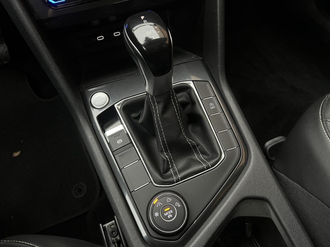 2023 Volkswagen Tiguan Comfortline 4Motion Pearl White   Pano Roof   Leat Photo