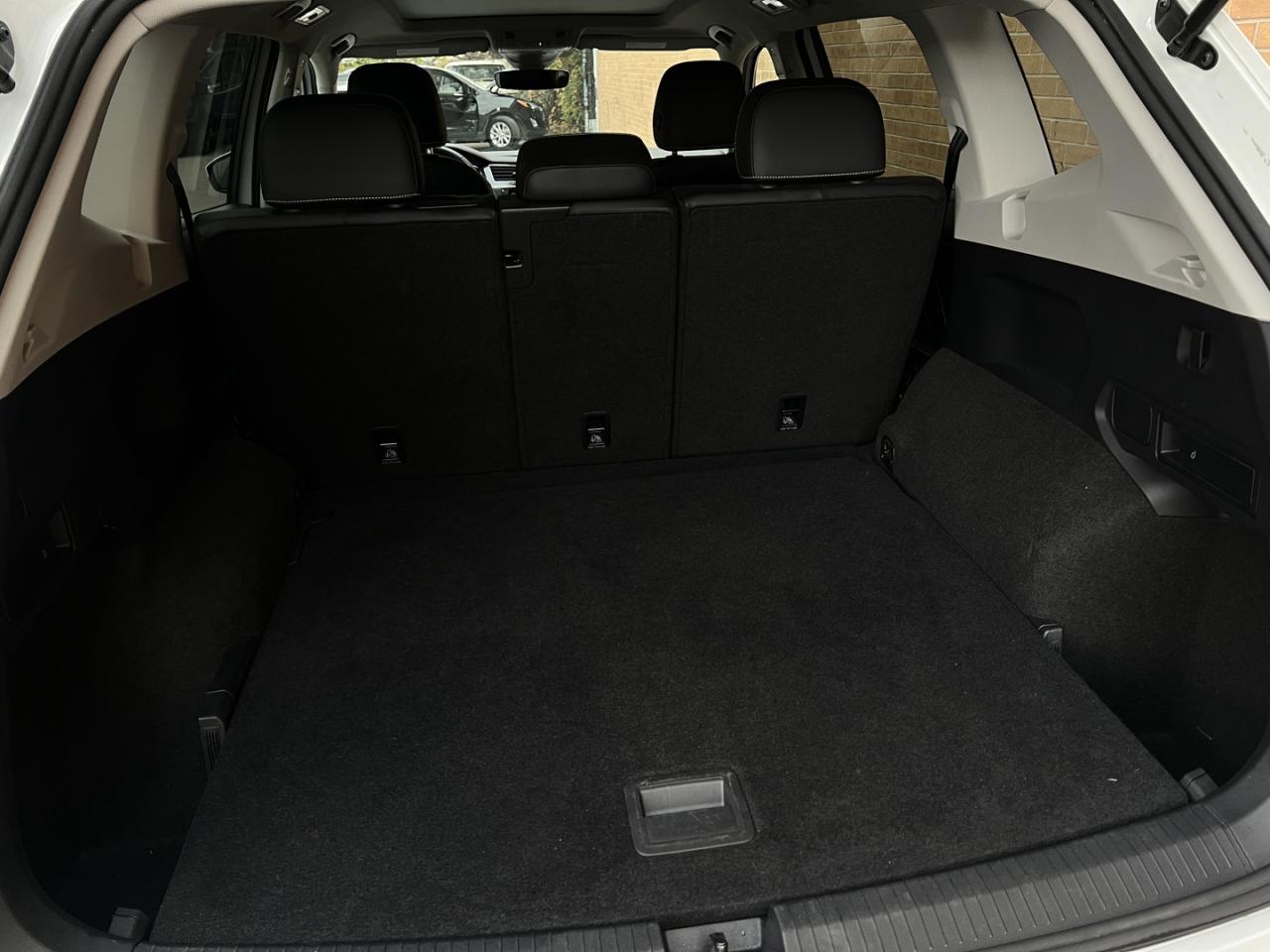 2023 Volkswagen Tiguan Comfortline 4Motion Pearl White   Pano Roof   Leat Photo