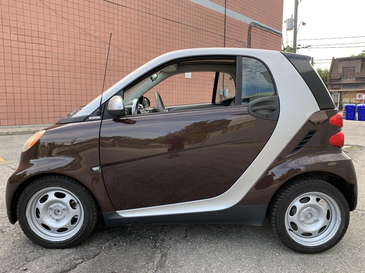 2010 Smart fortwo 2dr Cpe Pure ! AUTO !! YES ONLY 71654 KMS !!! Photo