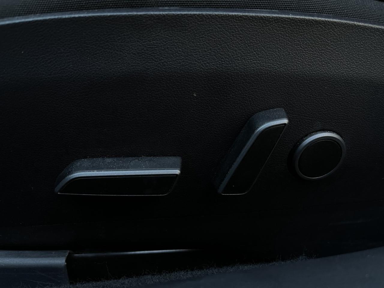 2021 Tesla Model 3 SR PLUS Pearl White Pano Roof / Leather / Blind Sp Photo