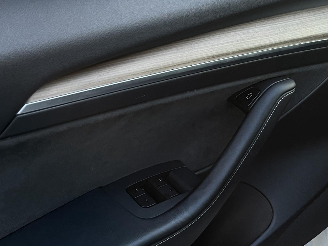 2021 Tesla Model 3 SR PLUS Pearl White Pano Roof / Leather / Blind Sp Photo