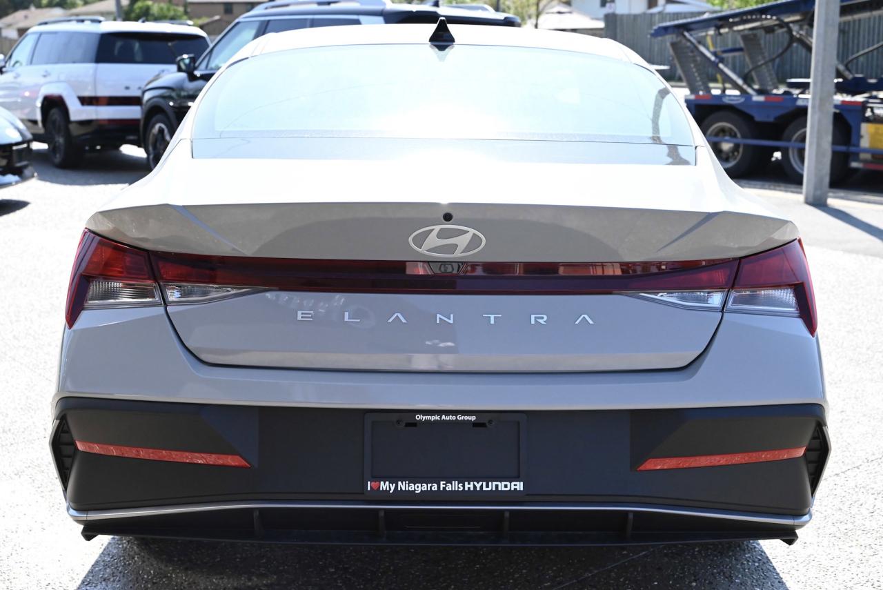 2025 Hyundai Elantra PREFERRED TECH/ SUNROOF/ DUAL 10.25 SCREEN W/ NAVI Photo2