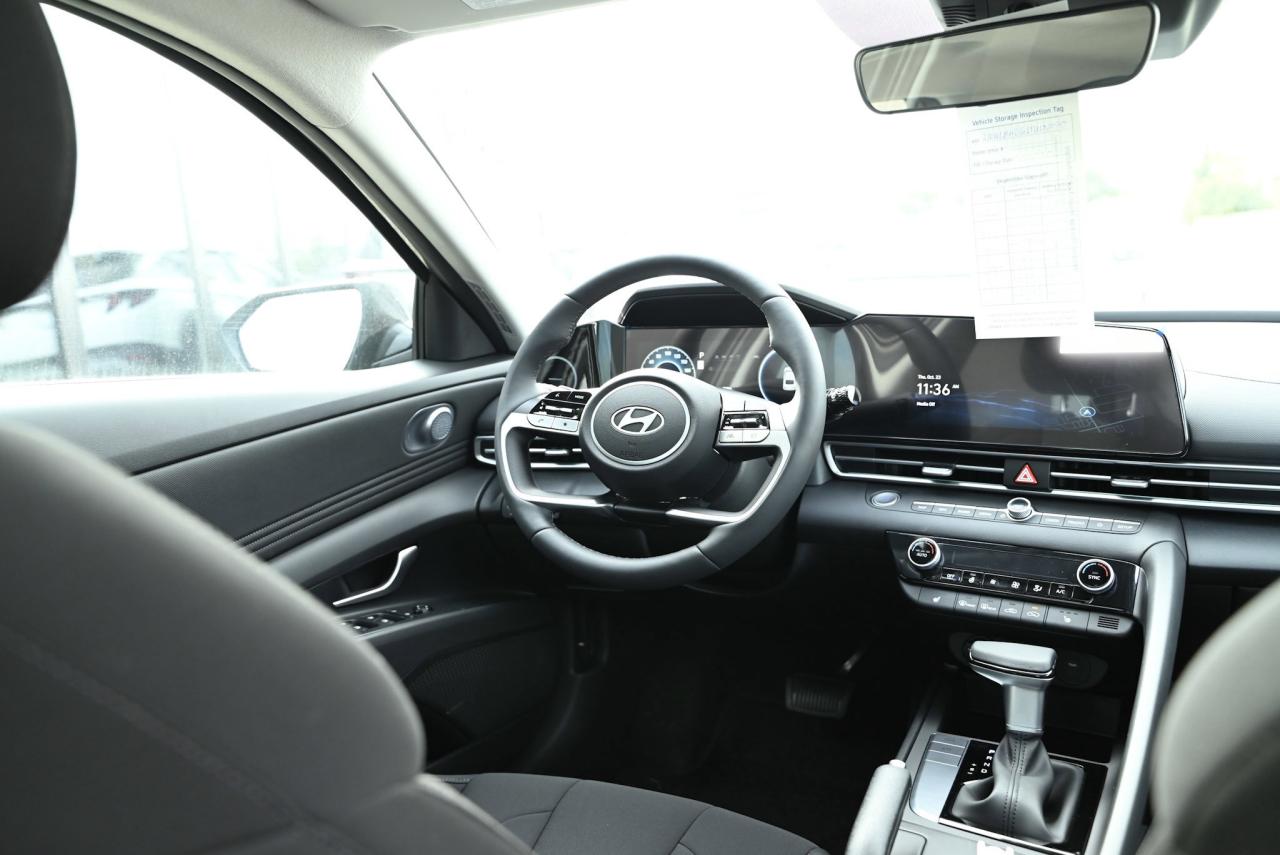 2025 Hyundai Elantra PREFERRED TECH/ SUNROOF/ DUAL 10.25 SCREEN W/ NAVI Photo4