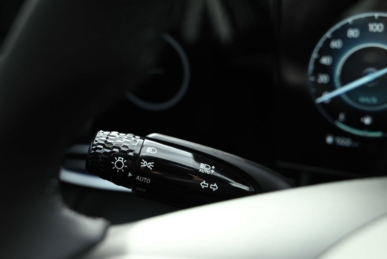 2025 Hyundai Elantra PREFERRED TECH/ SUNROOF/ DUAL 10.25 SCREEN W/ NAVI Photo