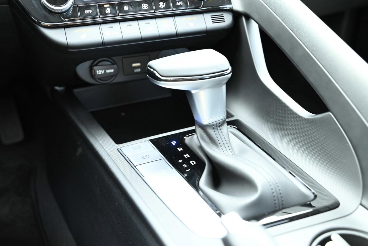 2025 Hyundai Elantra PREFERRED TECH/ SUNROOF/ DUAL 10.25 SCREEN W/ NAVI Photo