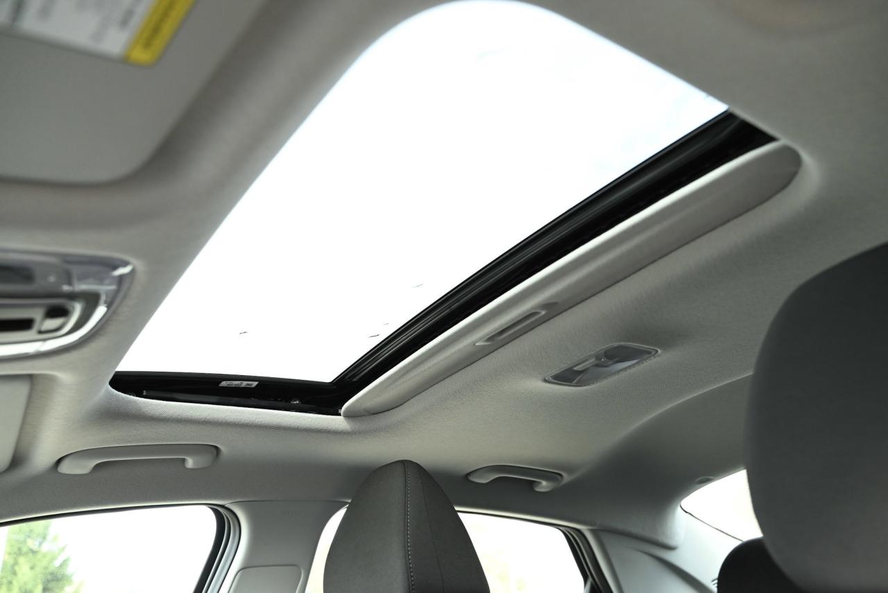 2025 Hyundai Elantra PREFERRED TECH/ SUNROOF/ DUAL 10.25 SCREEN W/ NAVI Photo