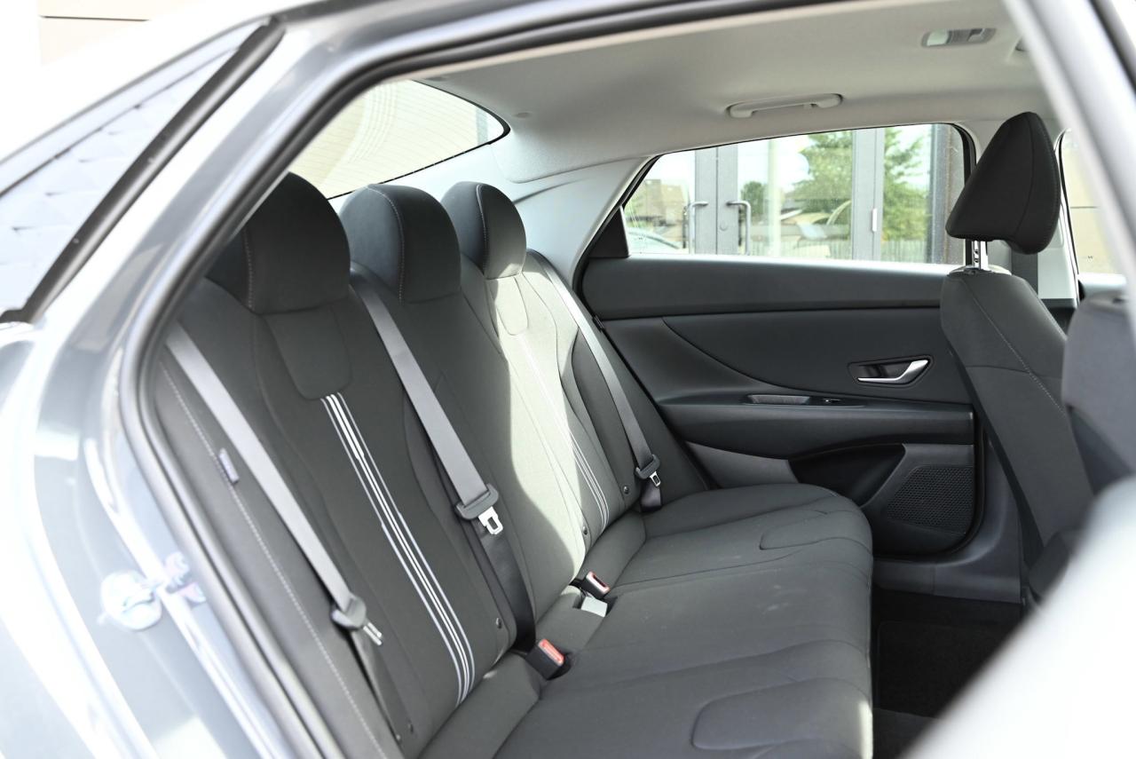 2025 Hyundai Elantra PREFERRED TECH/ SUNROOF/ DUAL 10.25 SCREEN W/ NAVI Photo