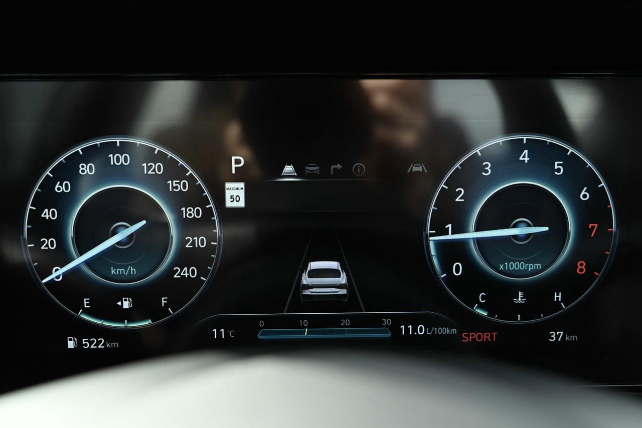 2025 Hyundai Elantra PREFERRED TECH/ SUNROOF/ DUAL 10.25 SCREEN W/ NAVI Photo