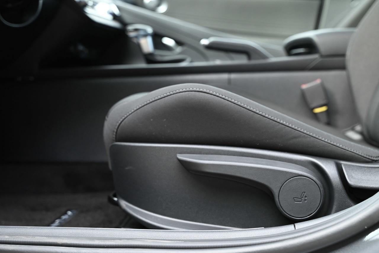 2025 Hyundai Elantra PREFERRED TECH/ SUNROOF/ DUAL 10.25 SCREEN W/ NAVI Photo