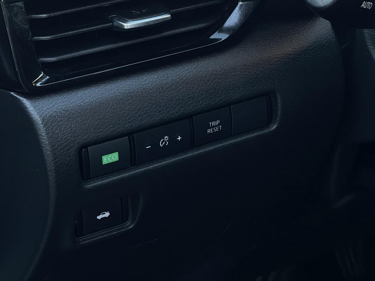 2021 Nissan Sentra SV Pearl white Sunroof   Blind Spot   Htd Seats Photo