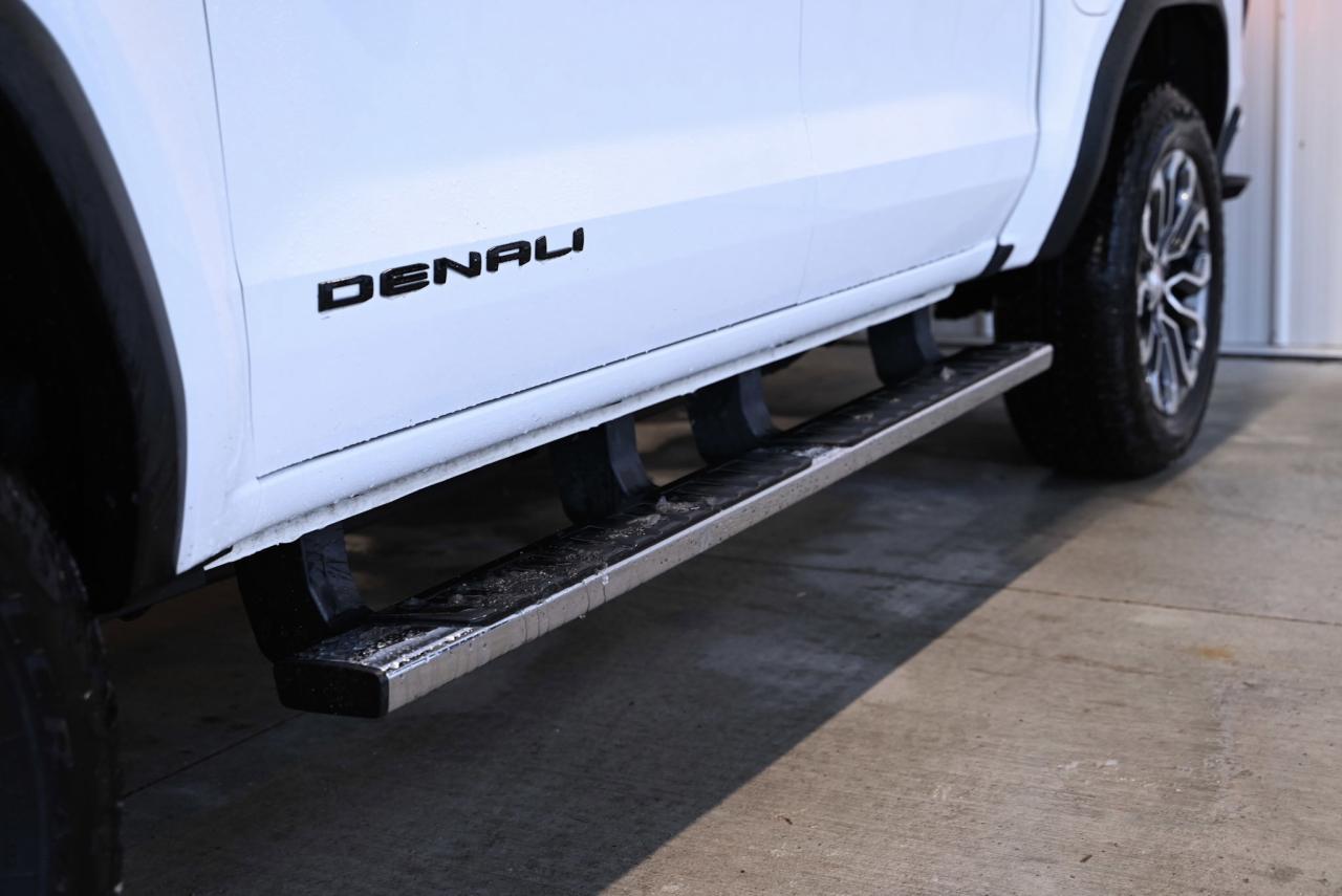 2025 GMC Canyon 4WD Crew Cab Denali/ 1-owner/ no accidents Photo