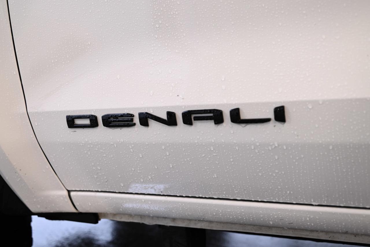 2025 GMC Canyon 4WD Crew Cab Denali/ 1-owner/ no accidents Photo4