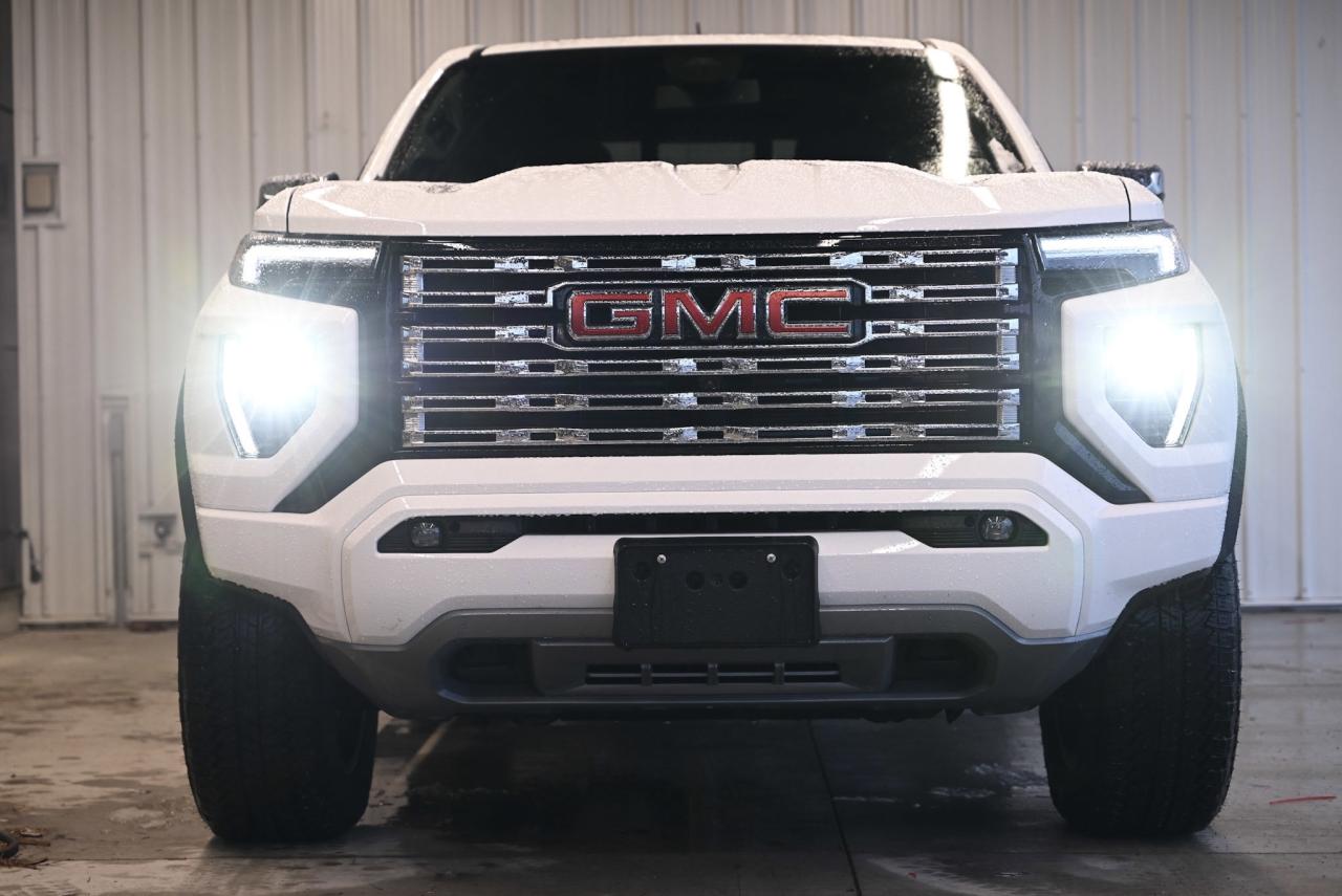 2025 GMC Canyon 4WD Crew Cab Denali/ 1-owner/ no accidents Photo