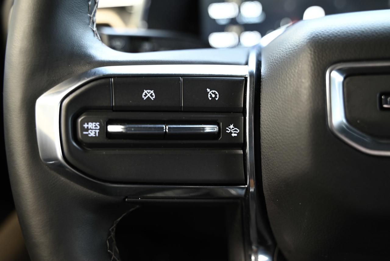 2025 GMC Canyon 4WD Crew Cab Denali/ 1-owner/ tow pkg Photo