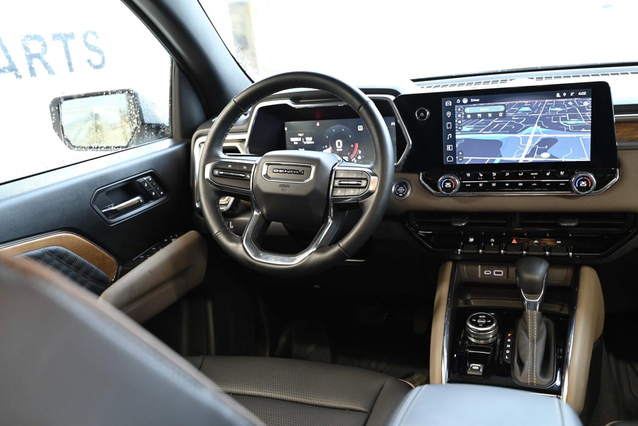 2025 GMC Canyon 4WD Crew Cab Denali/ 1-owner/ tow pkg Photo