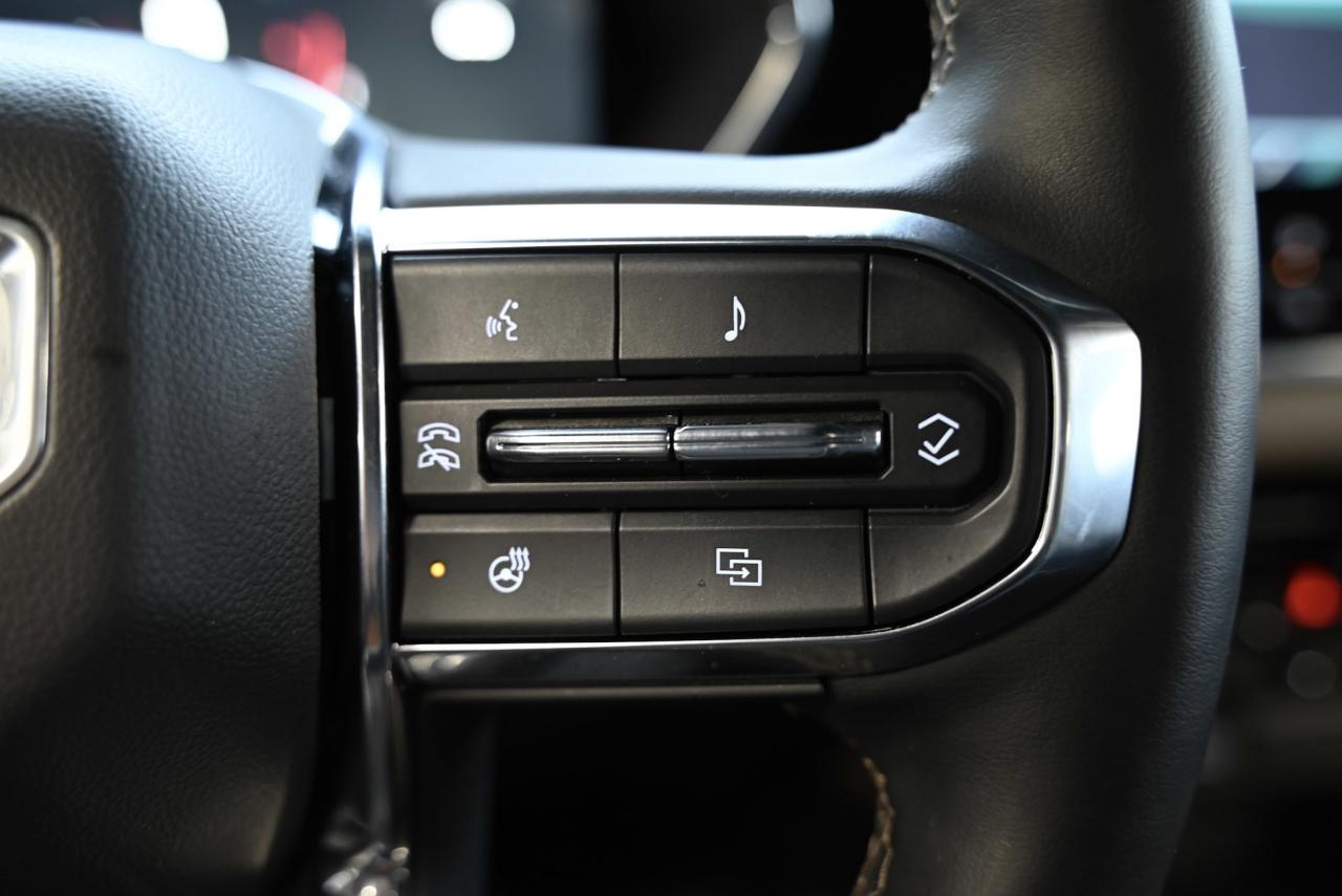 2025 GMC Canyon 4WD Crew Cab Denali/ 1-owner/ tow pkg Photo