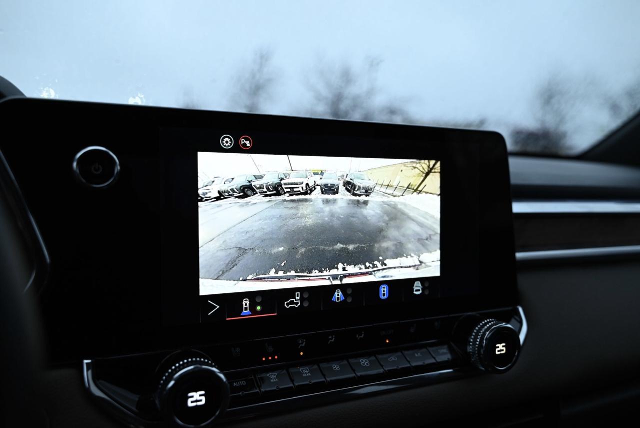 2025 GMC Canyon 4WD Crew Cab Denali/ 1-owner/ tow pkg Photo