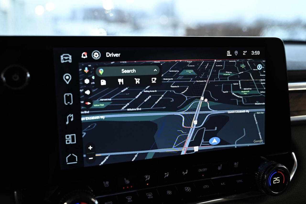 2025 GMC Canyon 4WD Crew Cab Denali/ 1-owner/ tow pkg Photo