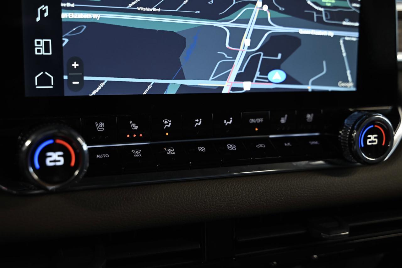 2025 GMC Canyon 4WD Crew Cab Denali/ 1-owner/ no accidents Photo