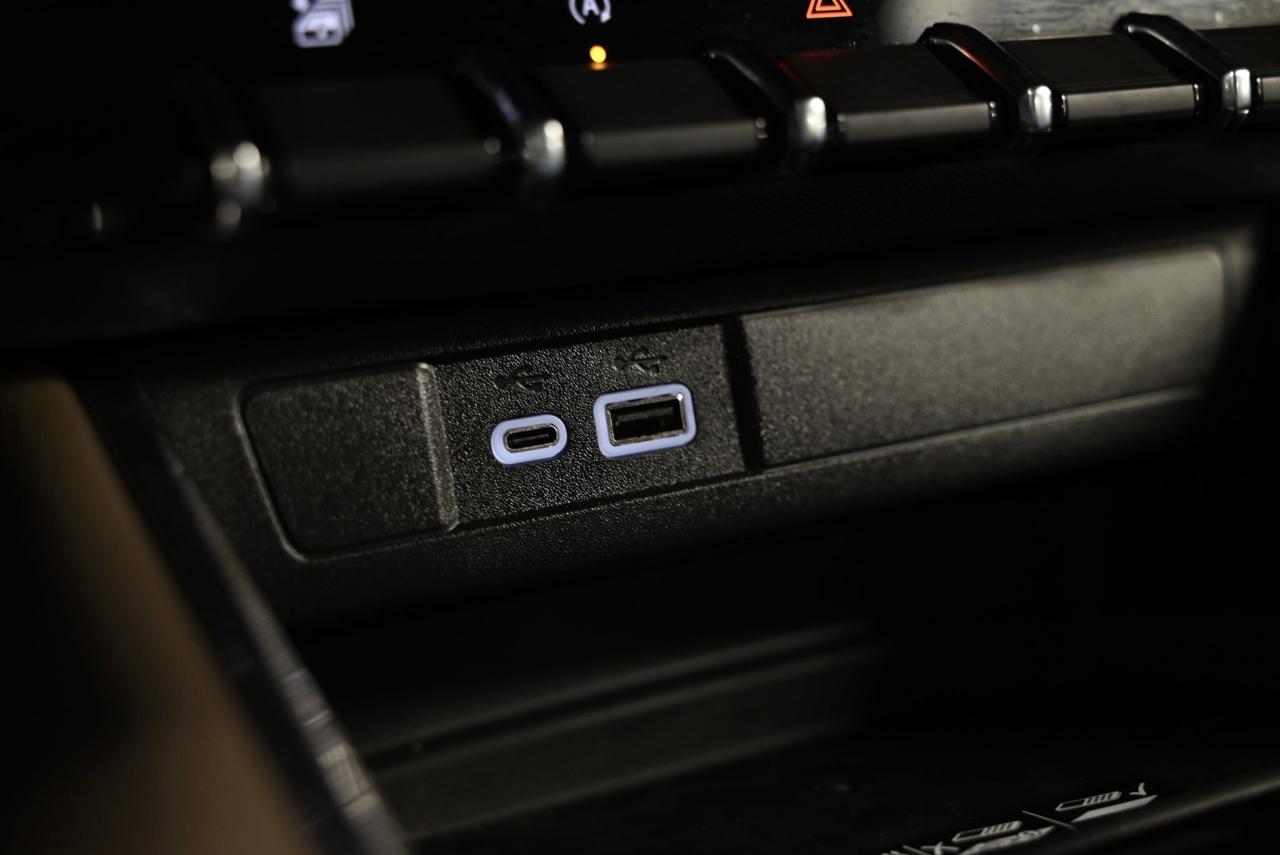 2025 GMC Canyon 4WD Crew Cab Denali/ 1-owner/ no accidents Photo