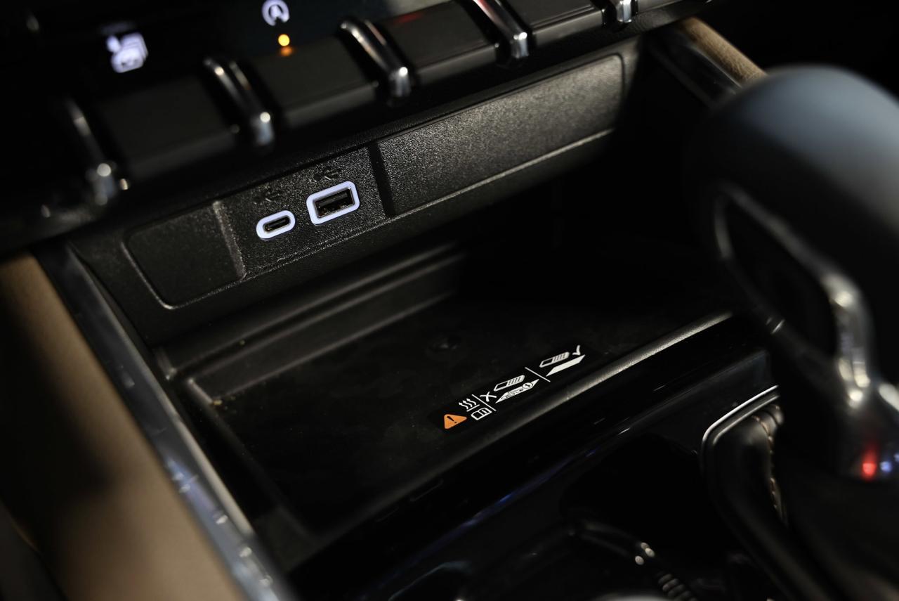 2025 GMC Canyon 4WD Crew Cab Denali/ 1-owner/ tow pkg Photo